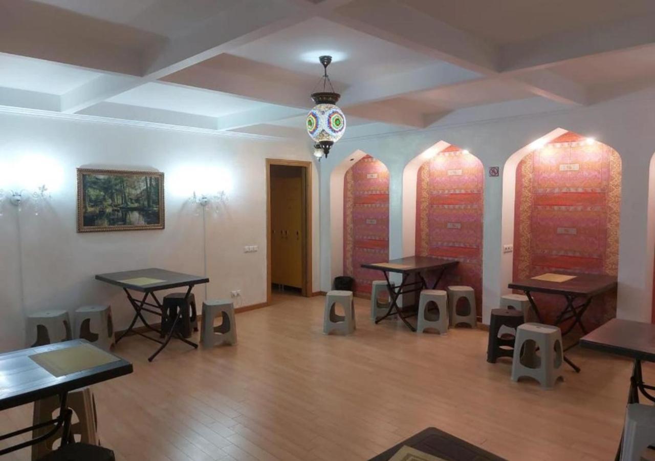 Room Hostel Dostyk Almaty Exterior photo
